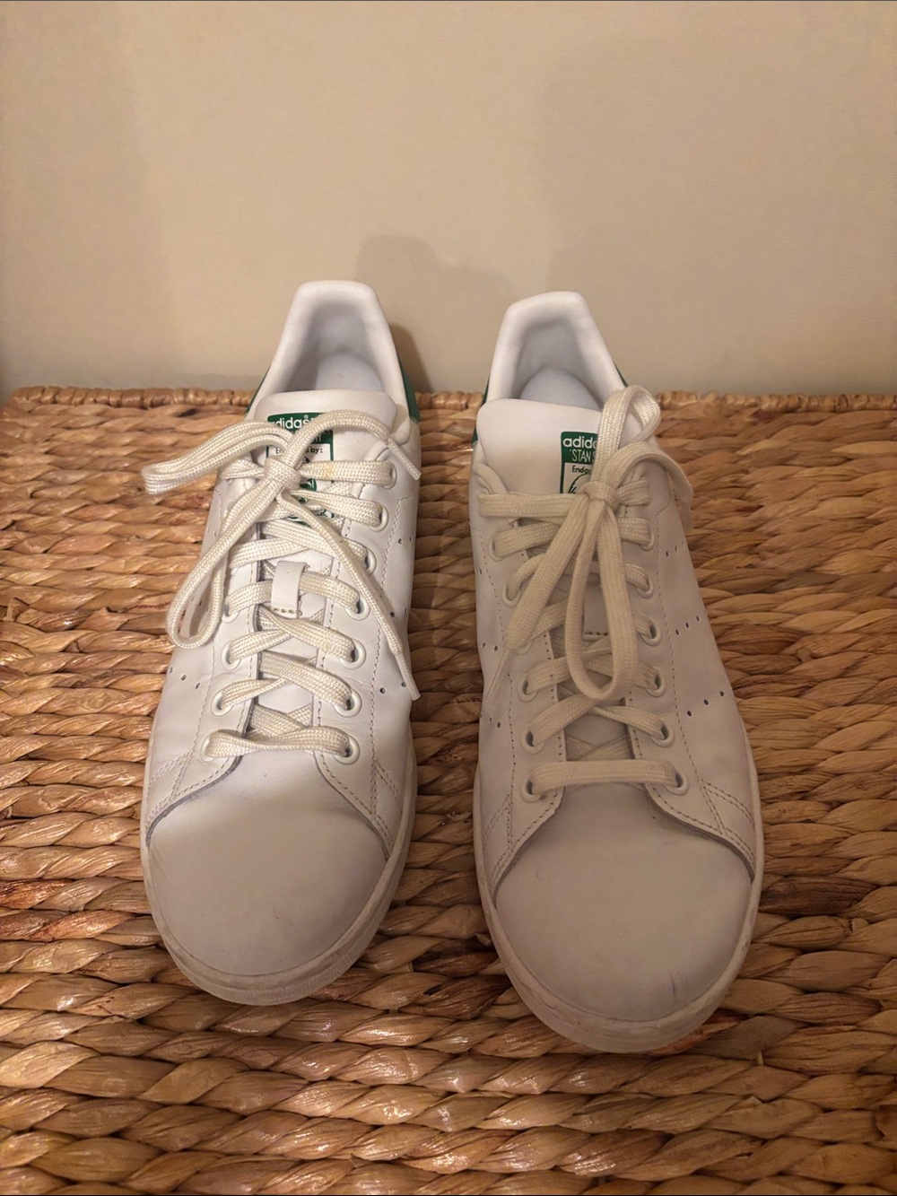 Stan Smith Sz 8.5 adidas White Leather Tennis Sneakers with Green Tongue Logo